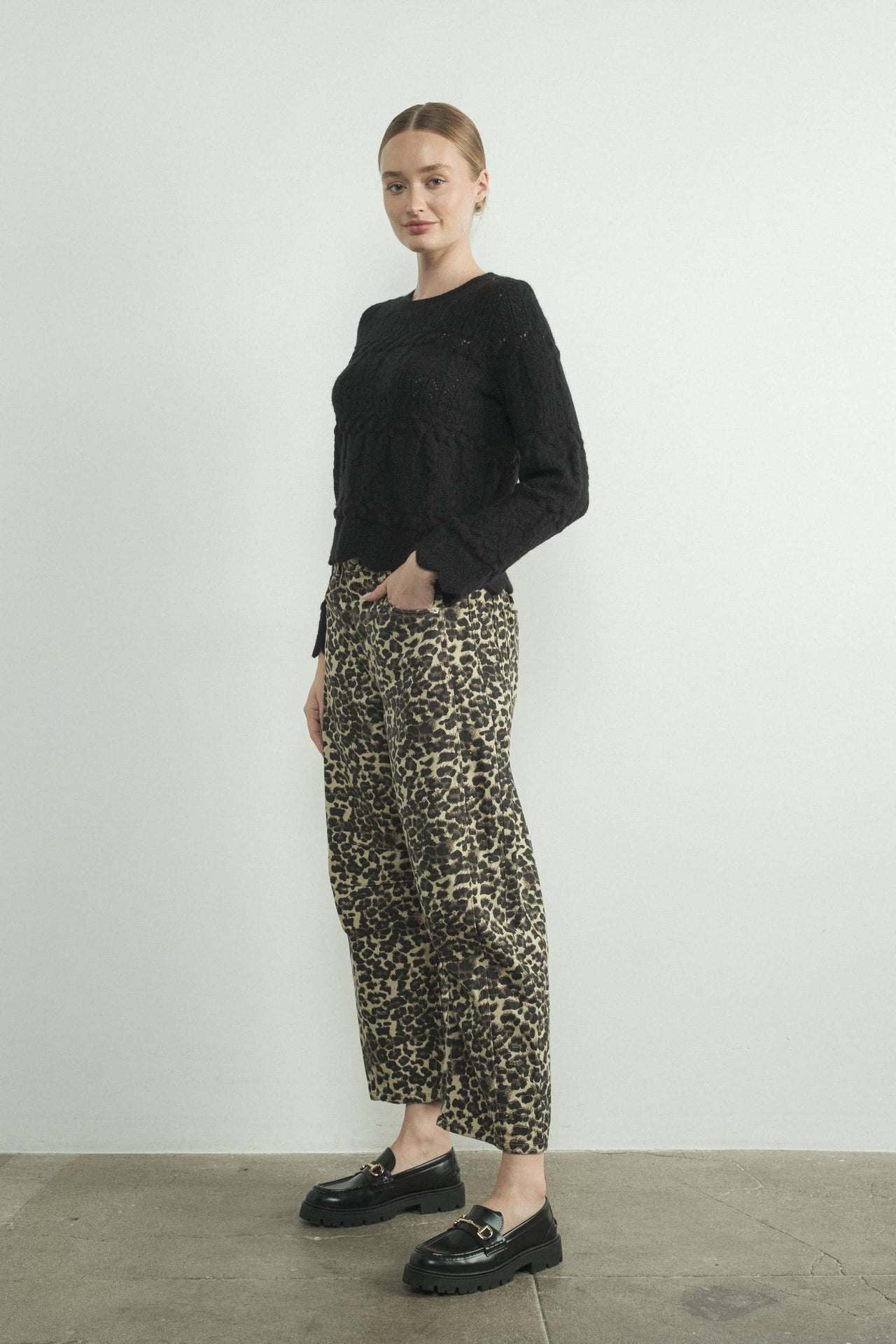 ANIMAL BARREl LEG RELAX FIT DENIM ANIMAL PRINT PANTS