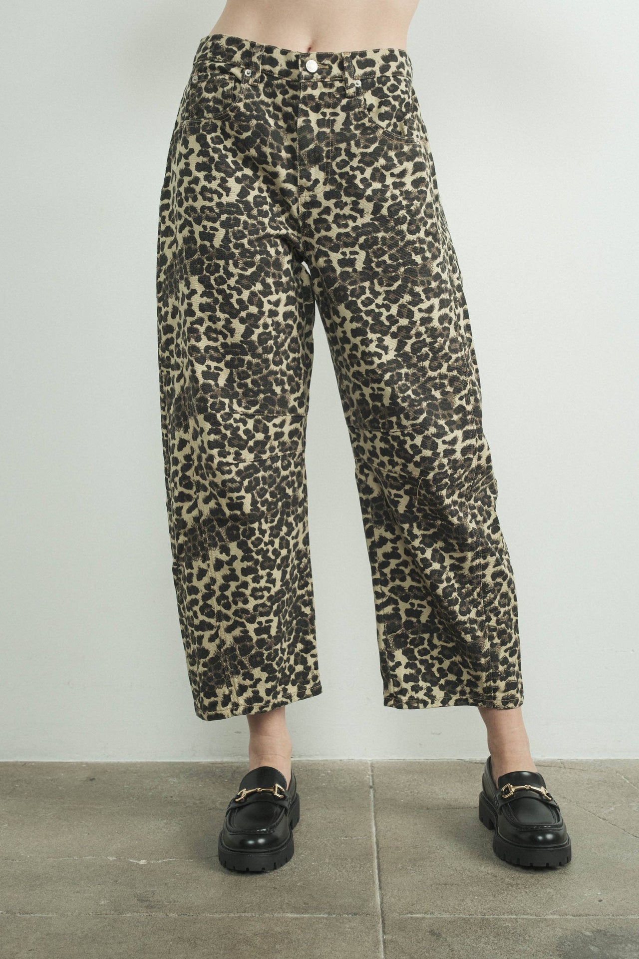 ANIMAL BARREl LEG RELAX FIT DENIM ANIMAL PRINT PANTS