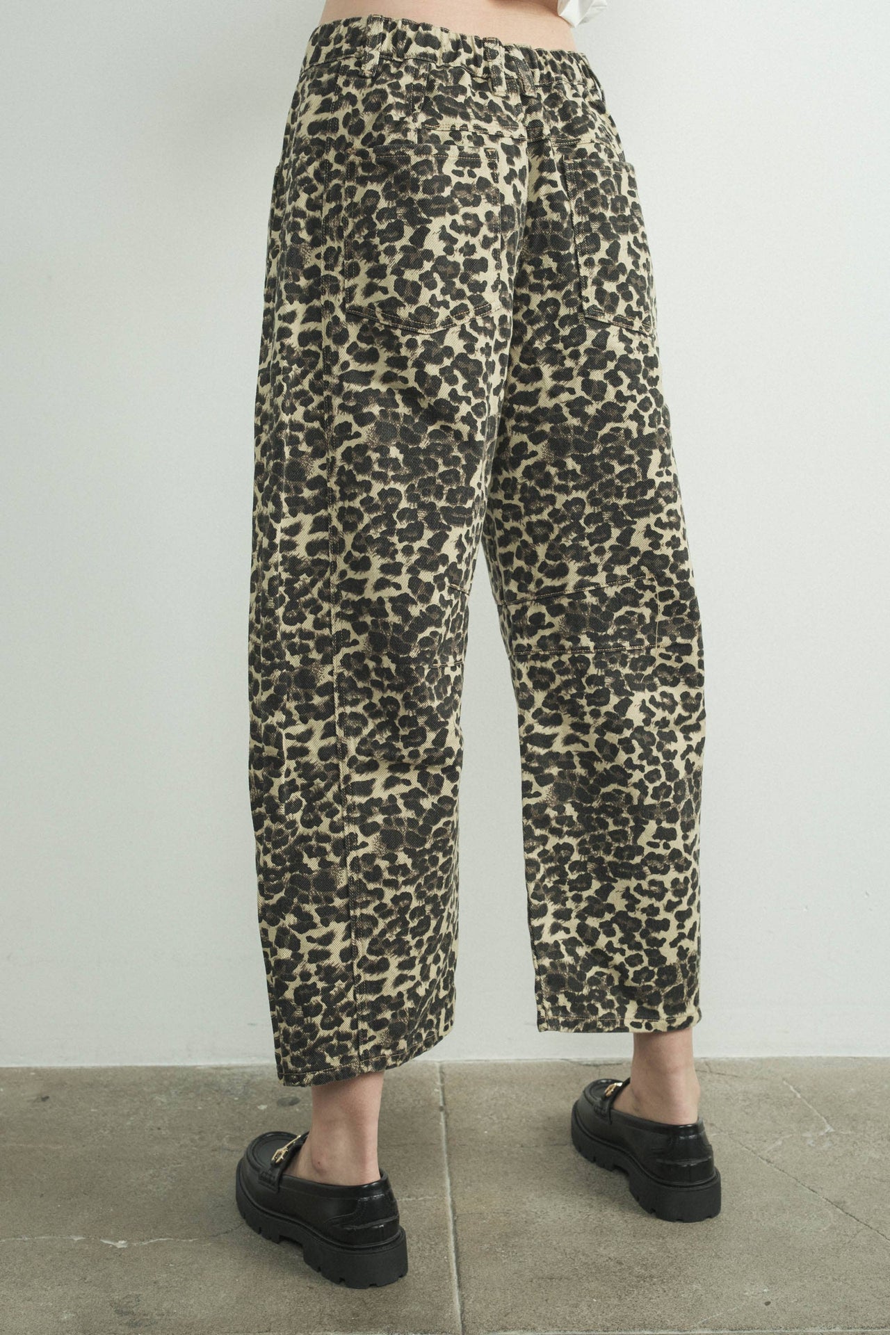 ANIMAL BARREl LEG RELAX FIT DENIM ANIMAL PRINT PANTS