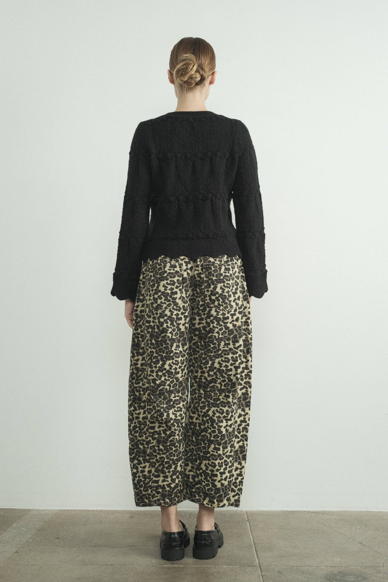 ANIMAL BARREl LEG RELAX FIT DENIM ANIMAL PRINT PANTS