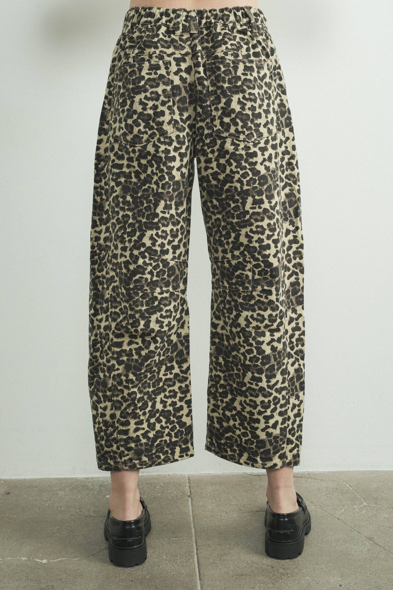 ANIMAL BARREl LEG RELAX FIT DENIM ANIMAL PRINT PANTS