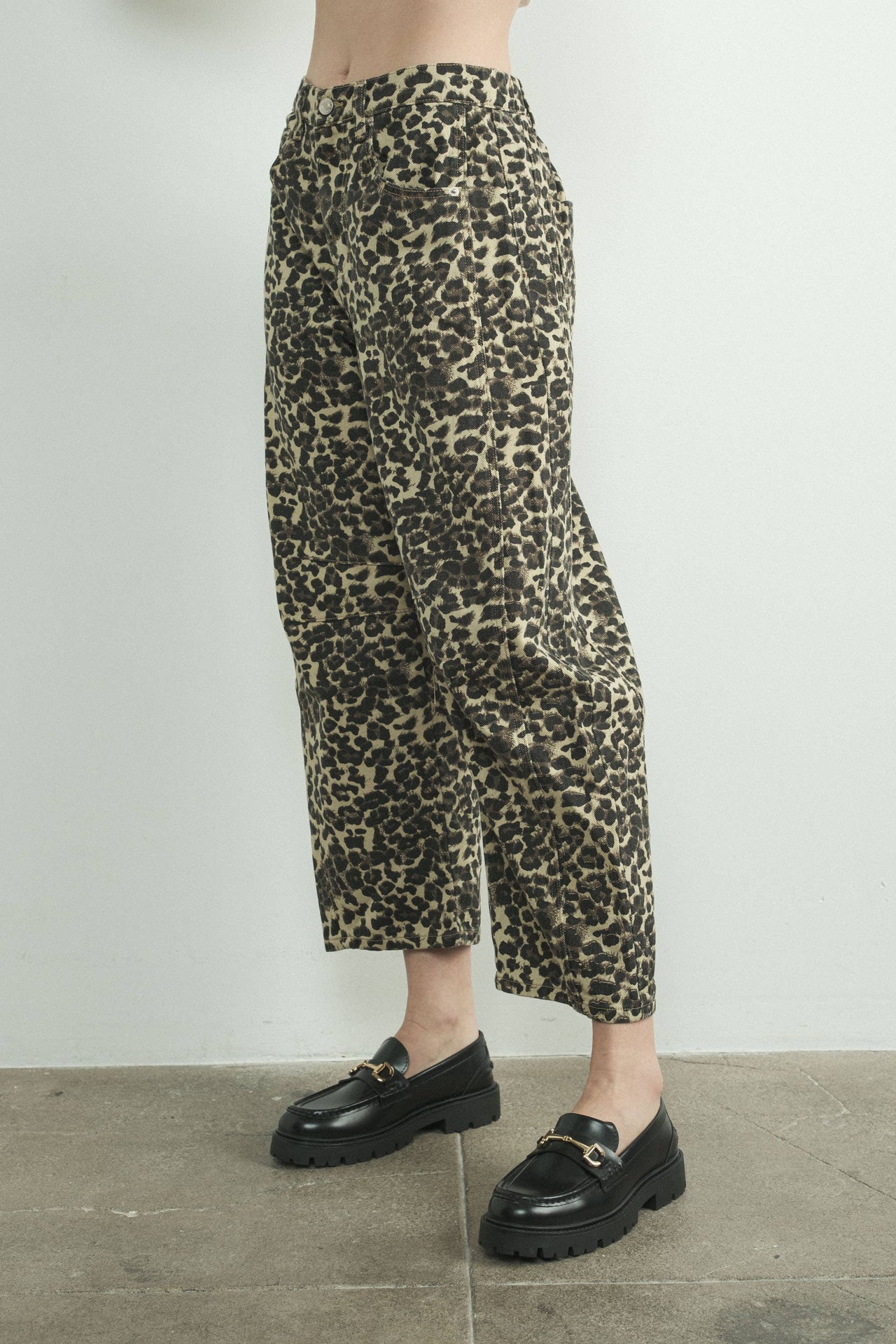 ANIMAL BARREl LEG RELAX FIT DENIM ANIMAL PRINT PANTS