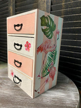Load image into Gallery viewer, Jewelry Keepsake Chest - Person Workshop
